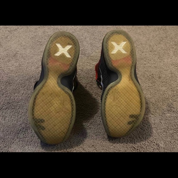 Kobe 10 - Picture 4 of 5